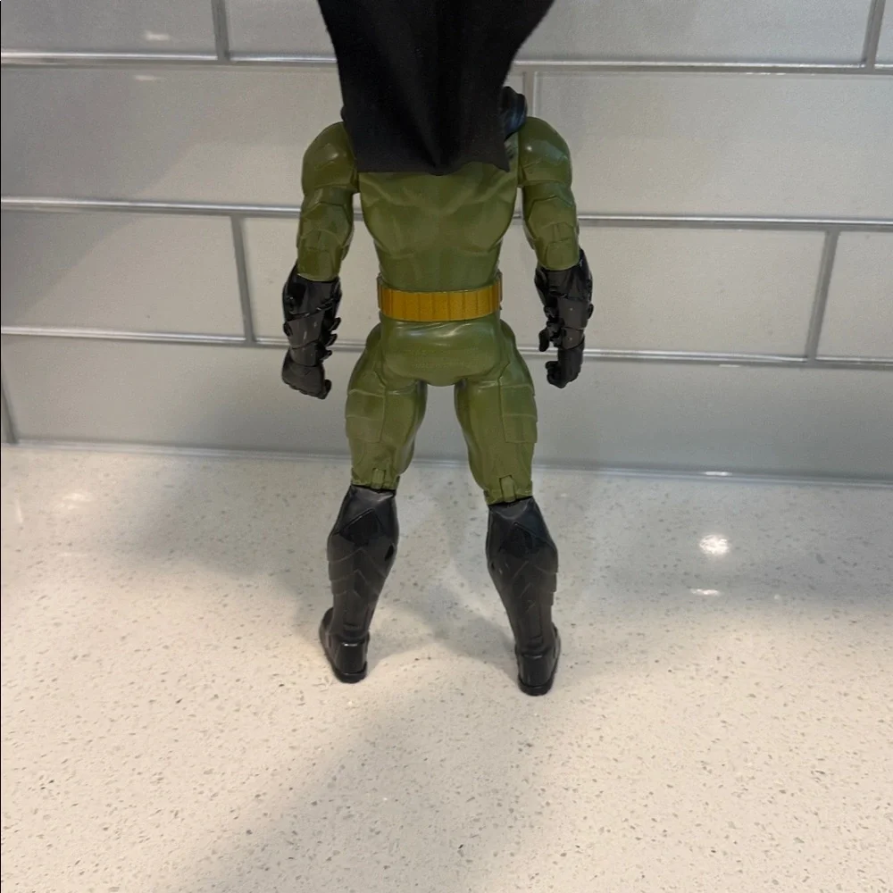 Batman Action Figure - Picture 5 of 8